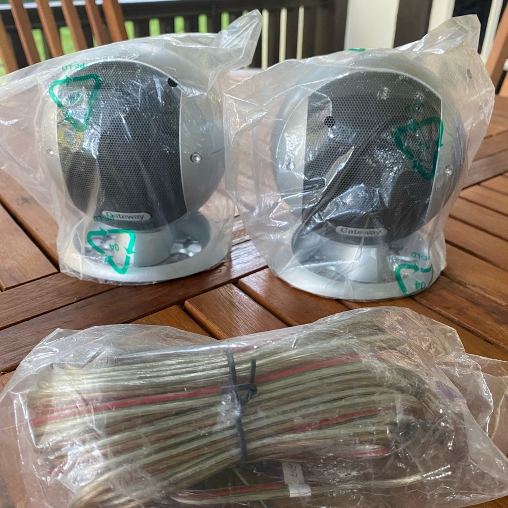 Gateway Computer Speakers. New set. No box.